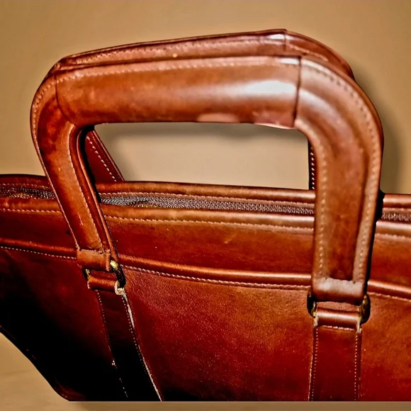 Coach Embassy Vintage Briefcase#5282. - Picture 9 of 17